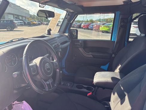 Used 2017 Jeep Wrangler Unlimited Sport w/ Connectivity Group AWD/4WD image 12