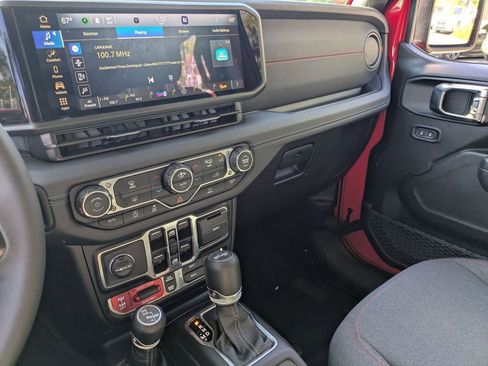 Used 2025 Jeep Wrangler Unlimited Rubicon image 20