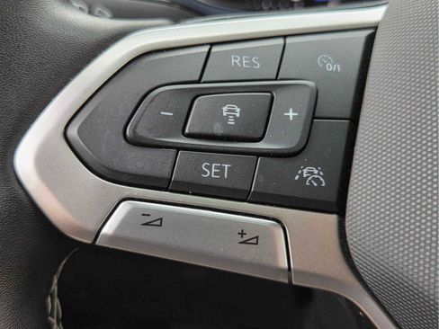 Used 2024 Volkswagen Taos SE w/ Panoramic Sunroof Package image 31