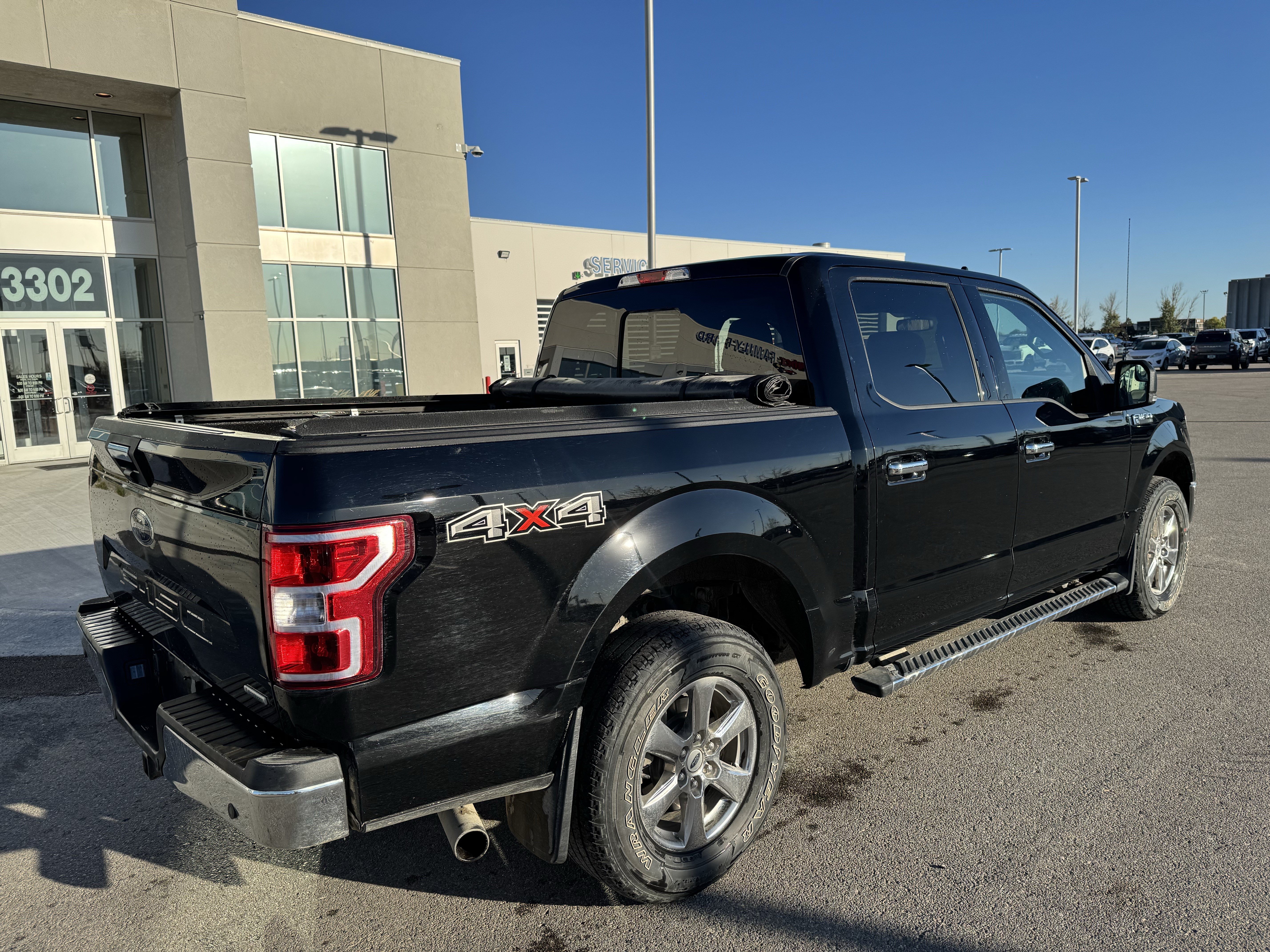 Used 2018 Ford F150 XLT w/ Equipment Group 302A Luxury AWD/4WD image 5