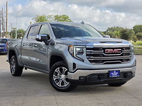 Used 2025 GMC Sierra 1500 SLT RWD image 2