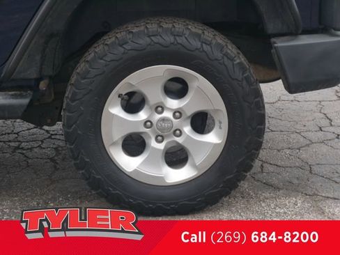 Used 2013 Jeep Wrangler Unlimited Sahara w/ Dual Top Group image 39