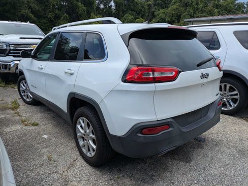 Used 2018 Jeep Cherokee Latitude Plus FWD image 3