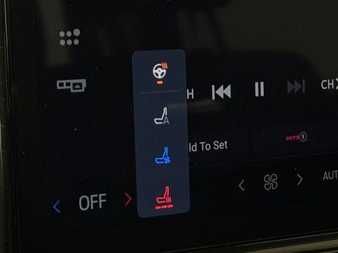 Used 2025 Ford Expedition Platinum image 19