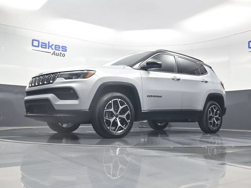 Used 2025 Jeep Compass Limited AWD/4WD image 38