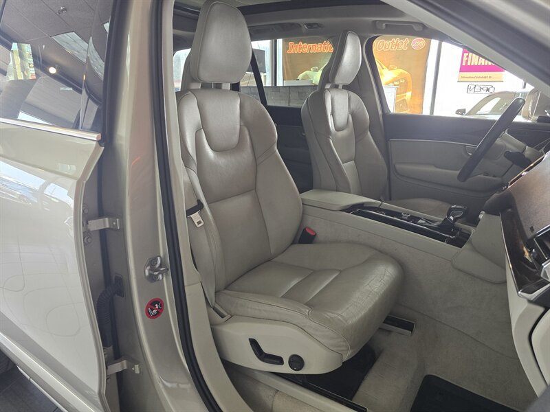 Used 2016 Volvo XC90 T6 Momentum w/ Momentum Plus Package AWD/4WD image 17