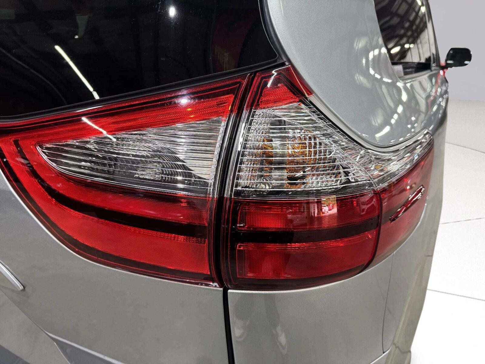 Used 2020 Toyota Sienna XLE Premium FWD image 13