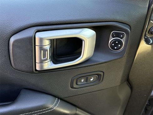 Used 2019 Jeep Wrangler Unlimited Sahara image 9