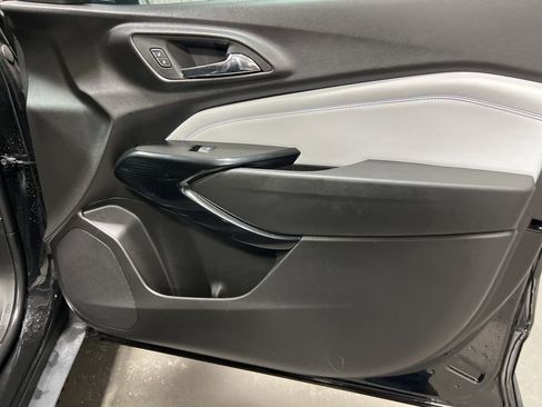 Used 2025 Chevrolet Trax LT w/ LT Convenience Package image 10