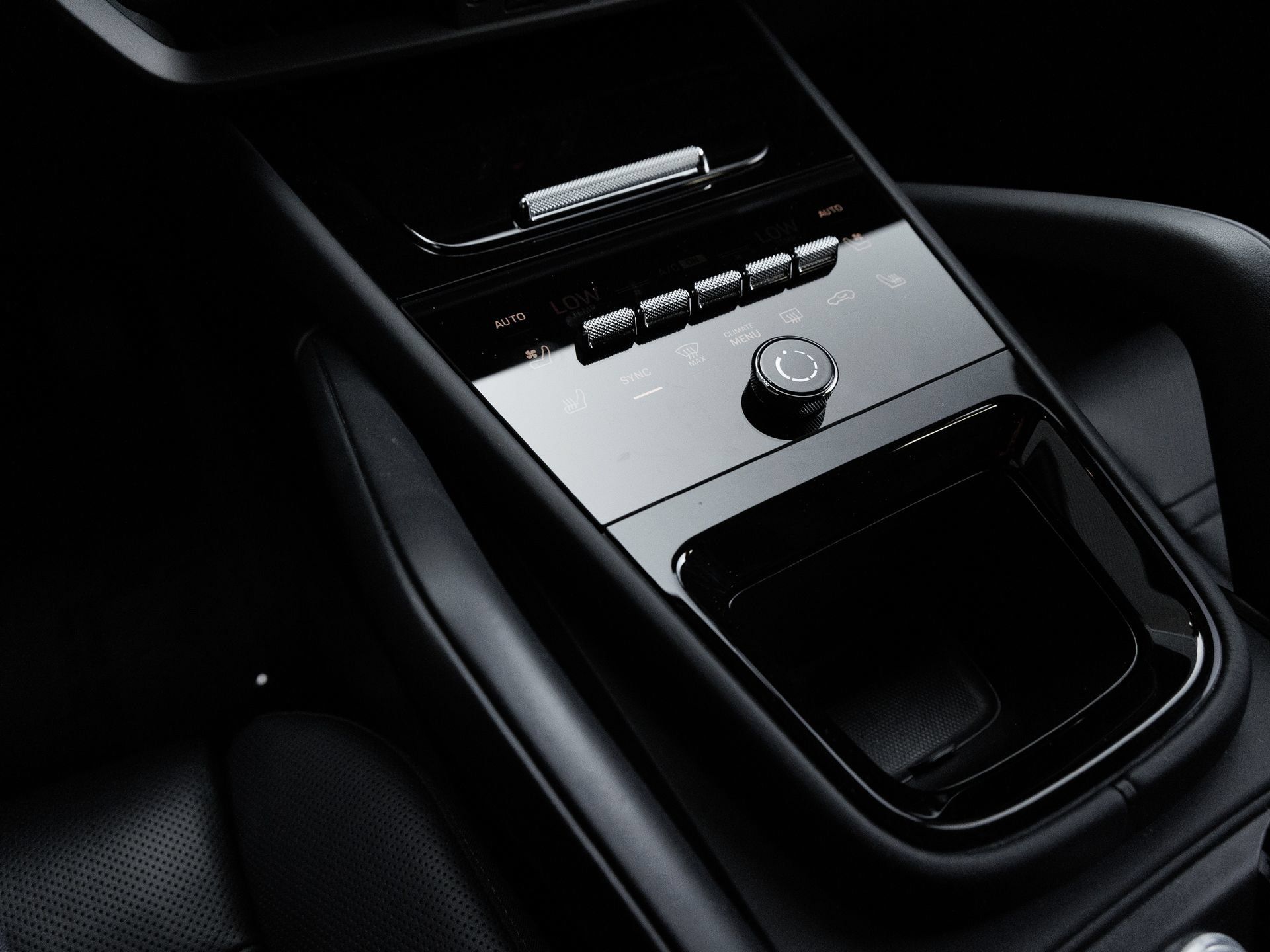 Certified 2025 Porsche Cayenne AWD/4WD image 21