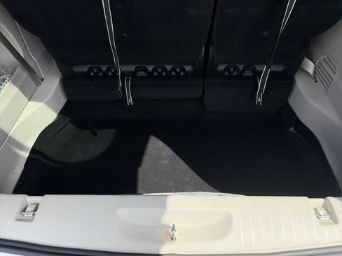 Used 2024 Chrysler Pacifica Touring-L FWD image 42