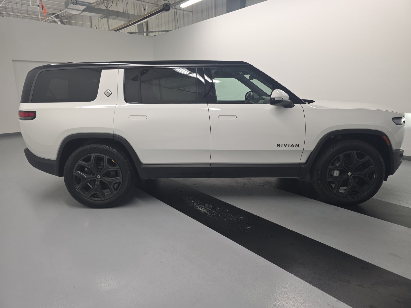 Used 2025 Rivian R1S Adventure Dual AWD/4WD image 6