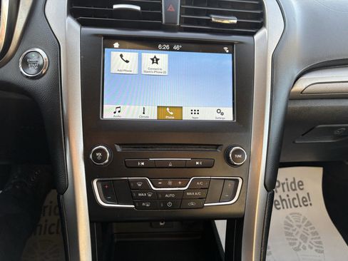 Used 2017 Ford Fusion SE w/ Fusion SE Technology Package FWD image 33