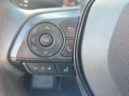 Used 2020 Toyota RAV4 LE image 29