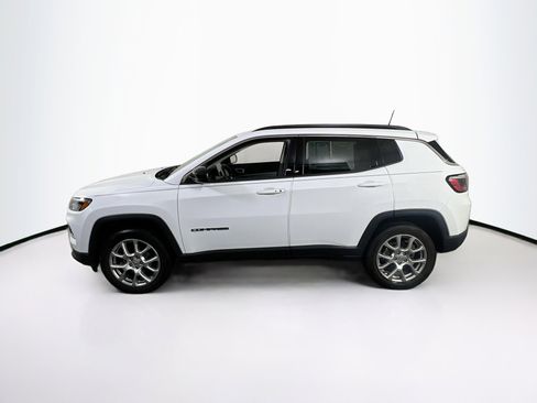 Used 2022 Jeep Compass Latitude AWD/4WD image 8