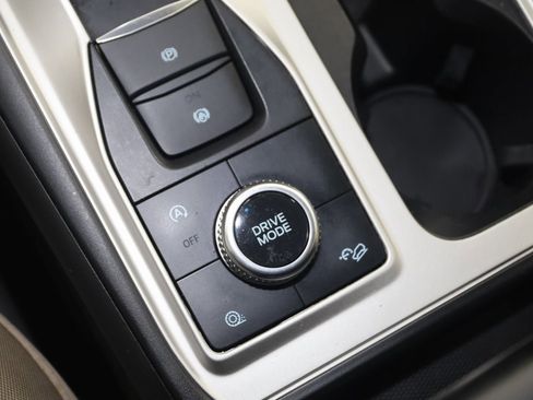 Used 2021 Ford Explorer XLT image 25