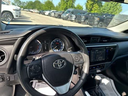 Used 2017 Toyota Corolla SE w/ SE Premium Package FWD image 7