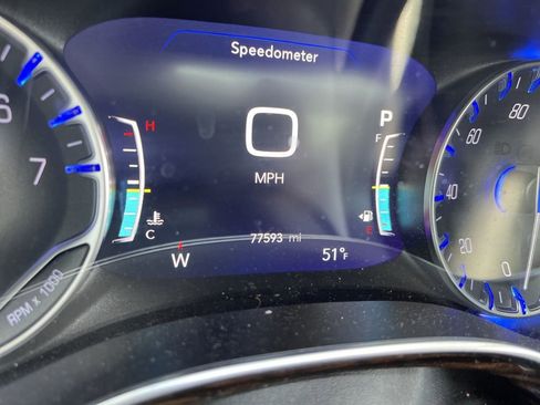 Used 2023 Chrysler Pacifica Limited FWD image 12