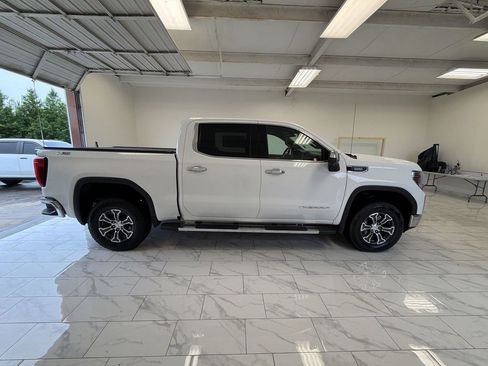 Used 2021 GMC Sierra 1500 SLT w/ SLT Convenience Package AWD/4WD image 9