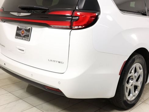 Used 2024 Chrysler Pacifica Limited FWD image 43