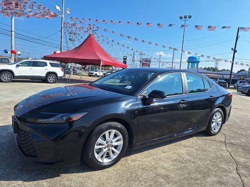 Used 2025 Toyota Camry SE image 9