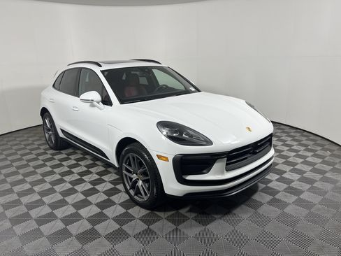 Certified 2026 Porsche Macan AWD/4WD image 9