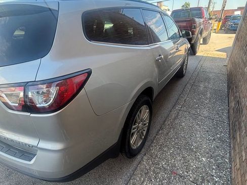 Used 2015 Chevrolet Traverse LT w/ Style and Technology Package FWD image 6