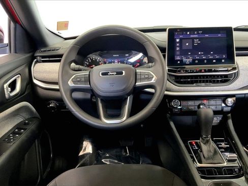 Used 2023 Jeep Compass Sport image 4