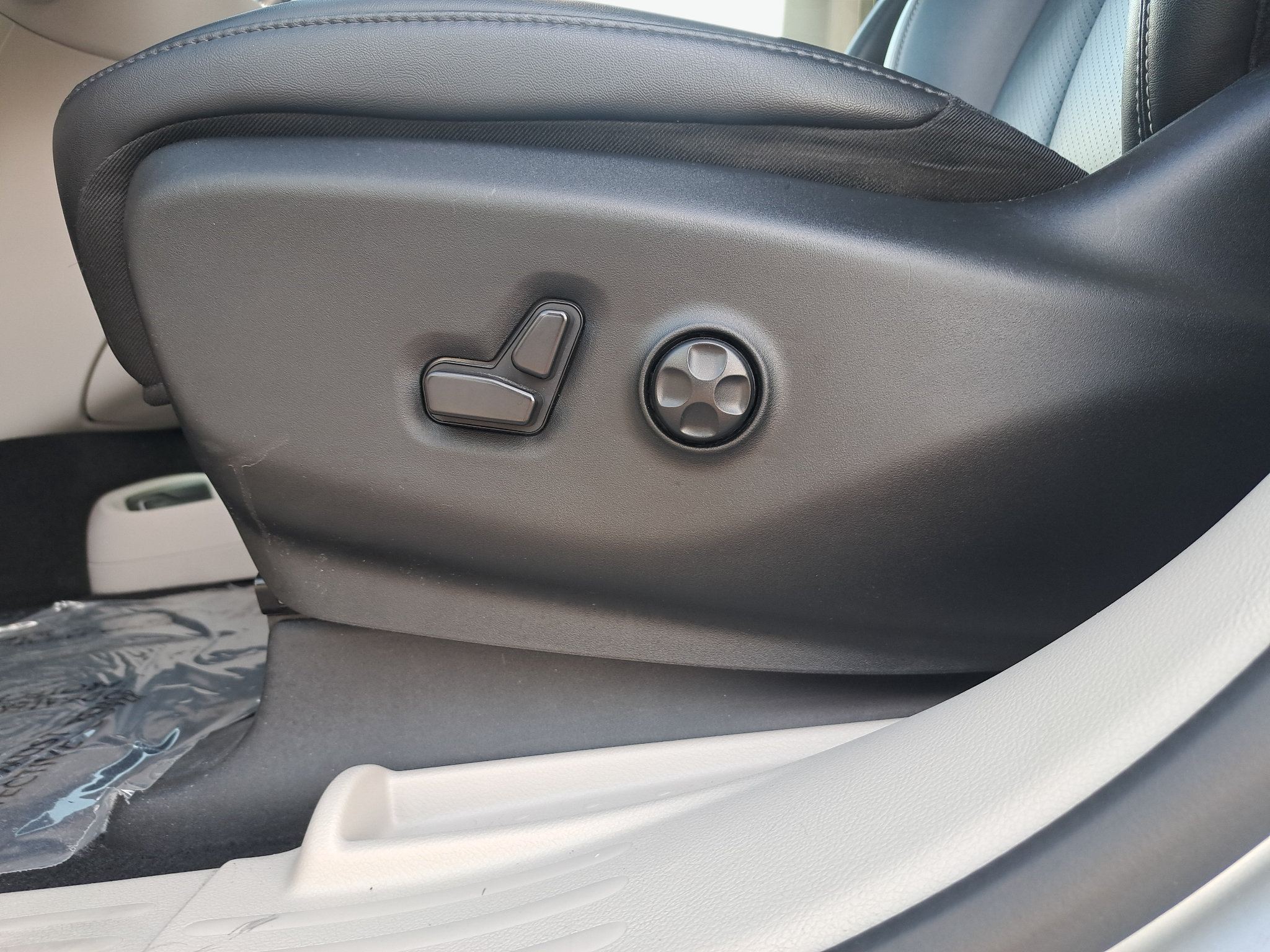Used 2024 Chrysler Pacifica Touring-L FWD image 30