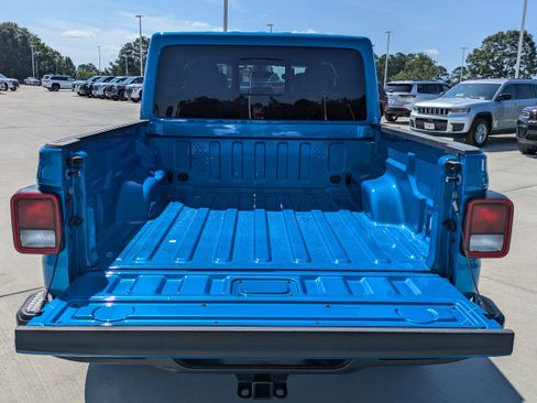 Used 2023 Jeep Gladiator Mojave w/ Trailer Tow Package AWD/4WD image 5