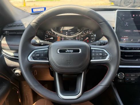 Used 2025 Jeep Compass Trailhawk AWD/4WD image 21