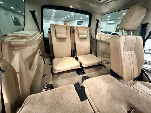 Used 2016 Land Rover LR4 image 17