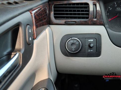 Used 2016 Chevrolet Impala LT FWD image 21