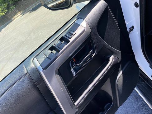 Used 2016 Toyota 4Runner SR5 image 10