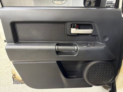 Used 2010 Toyota FJ Cruiser 4WD image 22