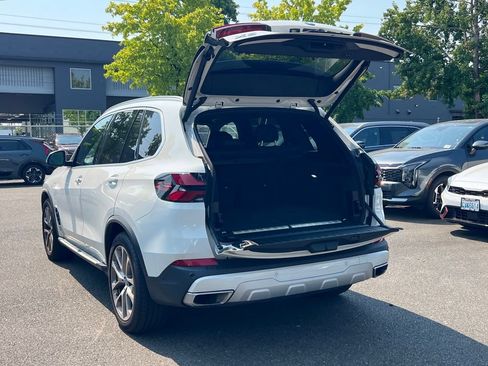 Used 2024 BMW X5 xDrive50e AWD/4WD image 7