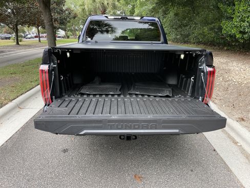 Used 2025 Toyota Tundra Limited AWD/4WD image 31