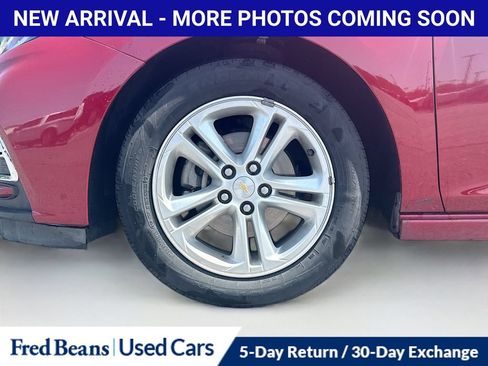 Used 2017 Chevrolet Cruze LT w/ Convenience Package FWD image 12