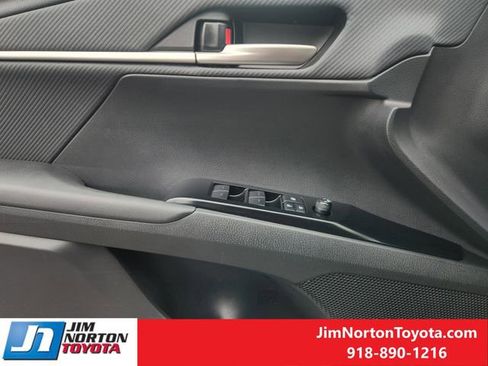 Used 2025 Toyota Camry SE image 25