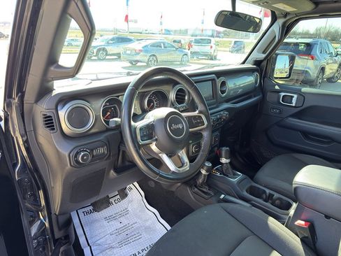 Used 2019 Jeep Wrangler Unlimited Sahara image 9