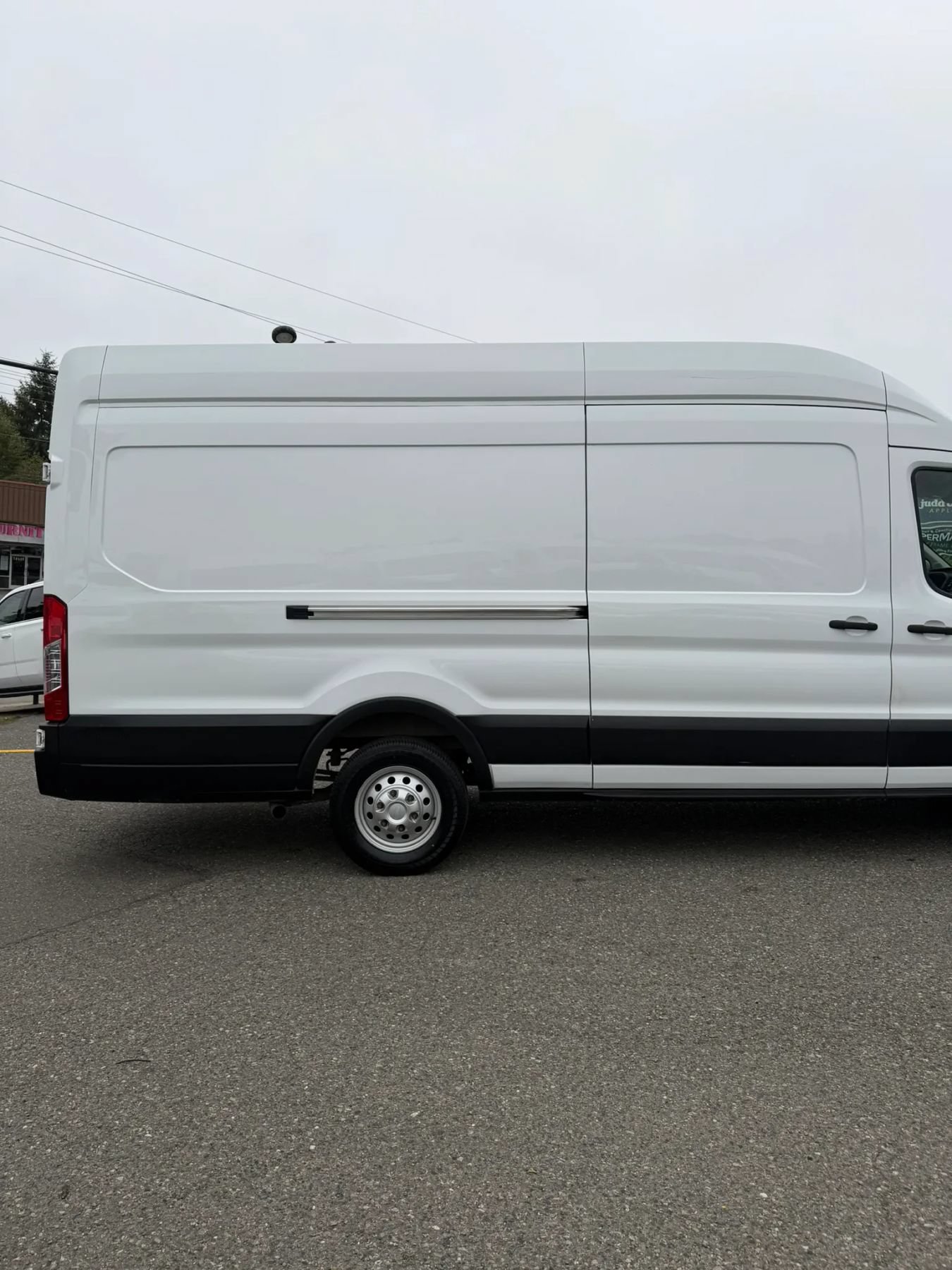 Used 2022 Ford Transit 250 148 High Roof Extended AWD image 5