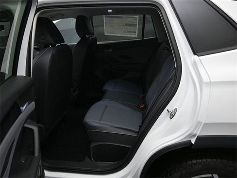 New 2026 Volkswagen Tiguan SE image 11