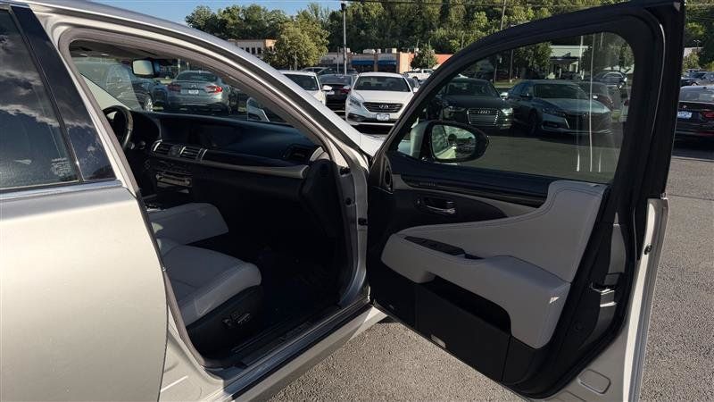 Used 2013 Lexus LS 460 w/ Comfort Pkg RWD image 33