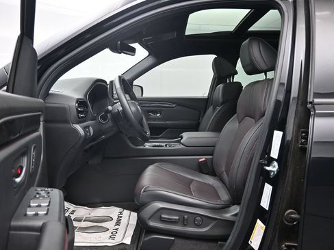 Used 2025 Honda Pilot Black Edition image 24
