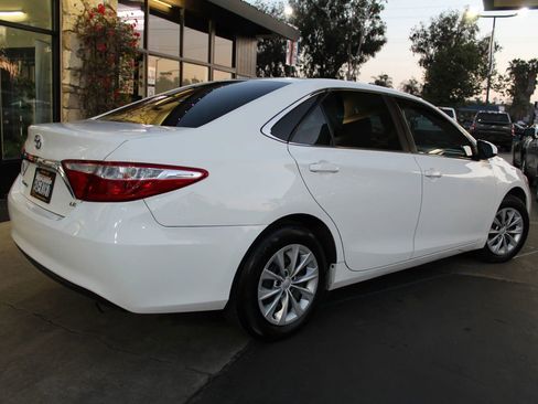 Used 2017 Toyota Camry LE FWD image 5