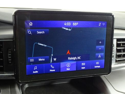 Used 2021 Ford Explorer XLT w/ Equipment Group 202A image 8