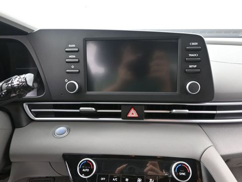 Used 2022 Hyundai Elantra SEL w/ Cargo Package image 18