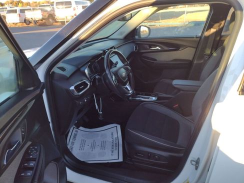Used 2021 Chevrolet TrailBlazer LT image 2