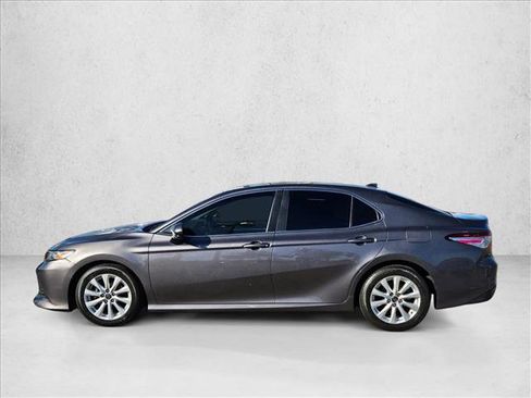 Used 2019 Toyota Camry LE FWD image 9