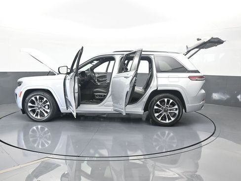 Used 2024 Jeep Grand Cherokee Overland w/ Luxury Tech Group IV image 81